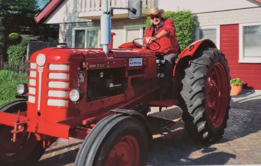 Arie Wieringa, oprichter van Loonbedrijf Wieringa in Bedum én verhalenverteller